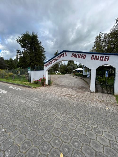 TERRENO frente a la Unidad Educativa Galileo Galilei, vendo 2500m2, plano