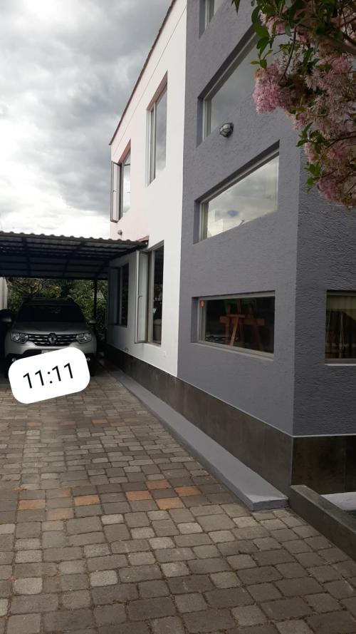 Vendo propiedad de 320m2 de terreno y 141m2 de construcción, 1 dormitorio en planta baja