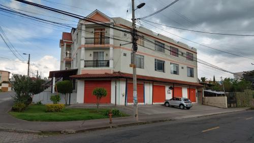 Chillos, Locales comerciales de venta en la principal Avenida de Inchalillo, 120 y 115m2